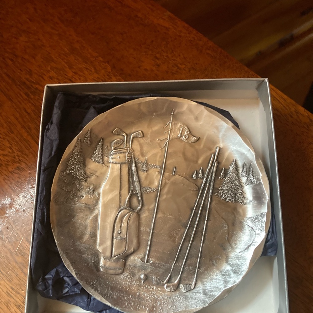 Golf aluminum hand forged 5” plate with golf bag and course flag - Picture 1 of 1
